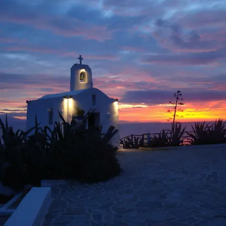 Blue. Two Storey House, 100 Meters From Sea Holiday home